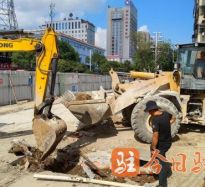 摸奶骚货淫妇汁液网站高温下的坚守｜道路建设者用汗水铺就畅通路